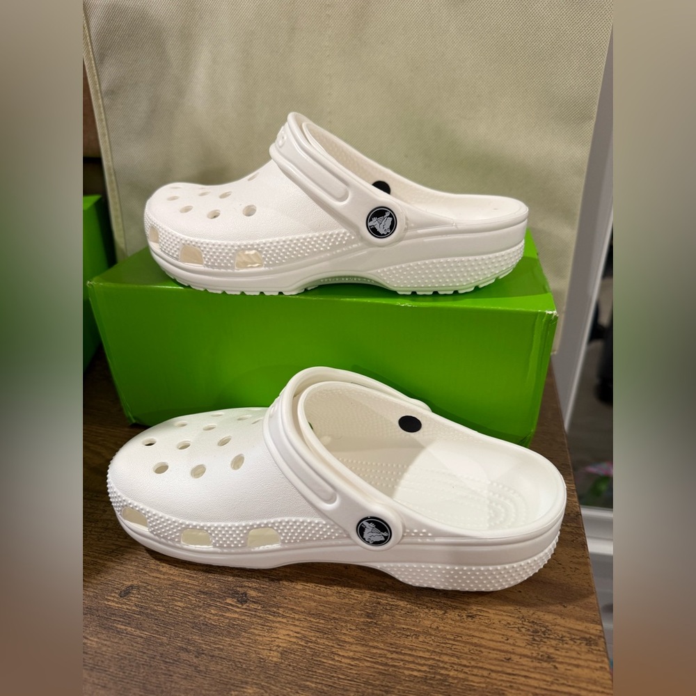 Crocs Classic Clogs Unisex Shoes Big Kids Size 3J White New